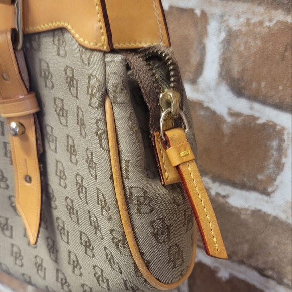 Dooney Bourke bag - Picture 3 of 10
